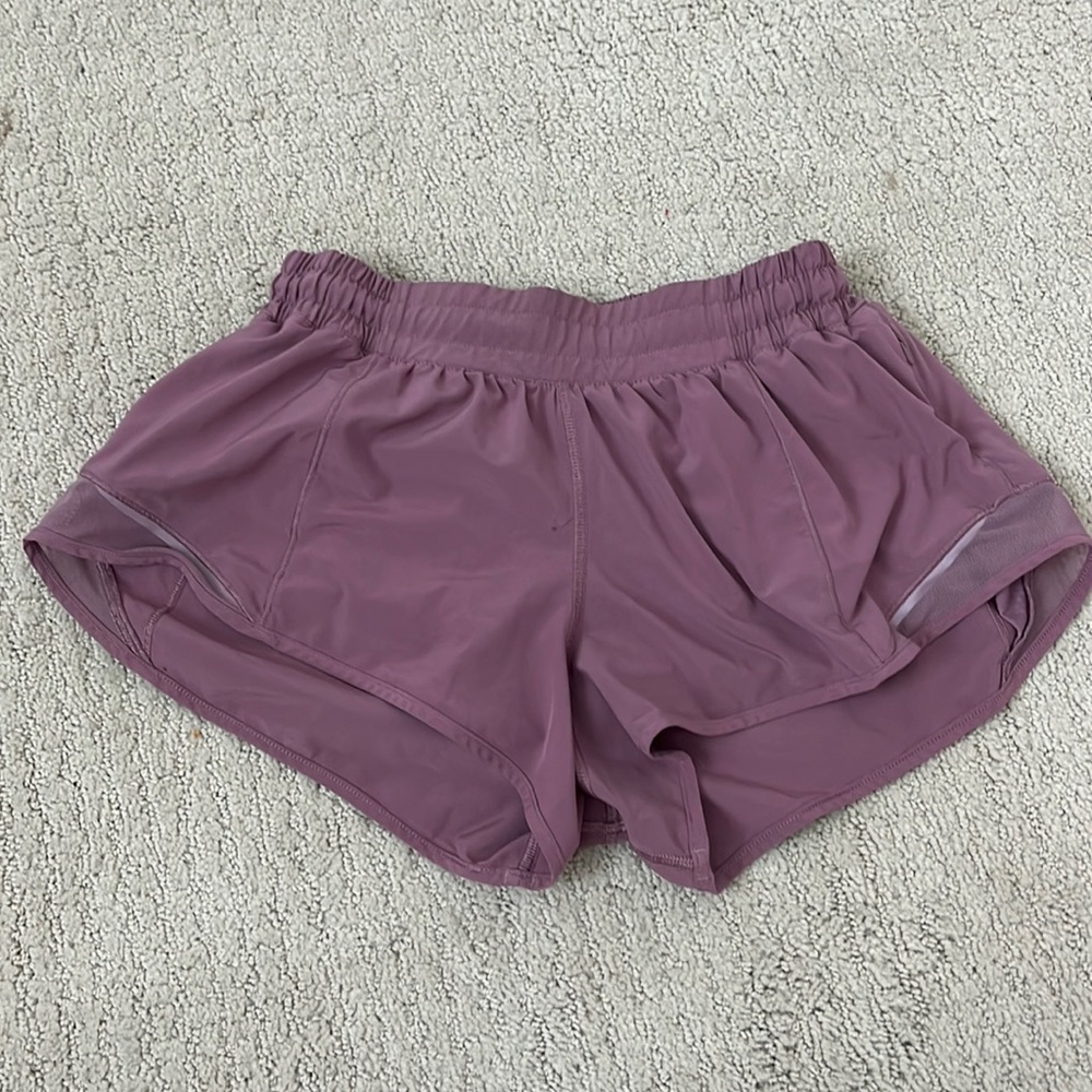 Lululemon 2.5 hotty hot shorts